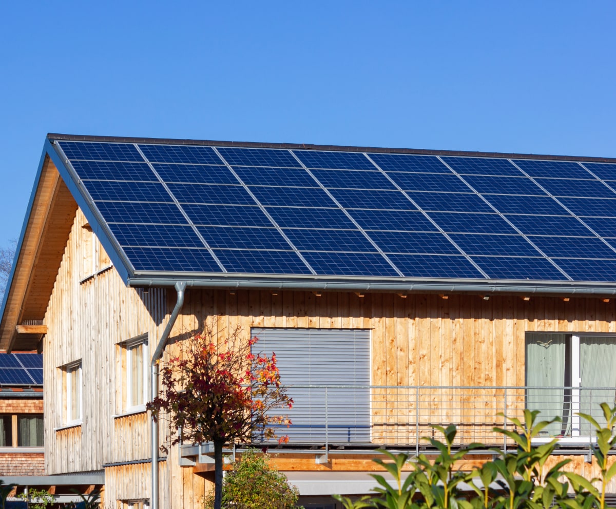 Solceller på träfasad i Borås – ReNERGI installation
